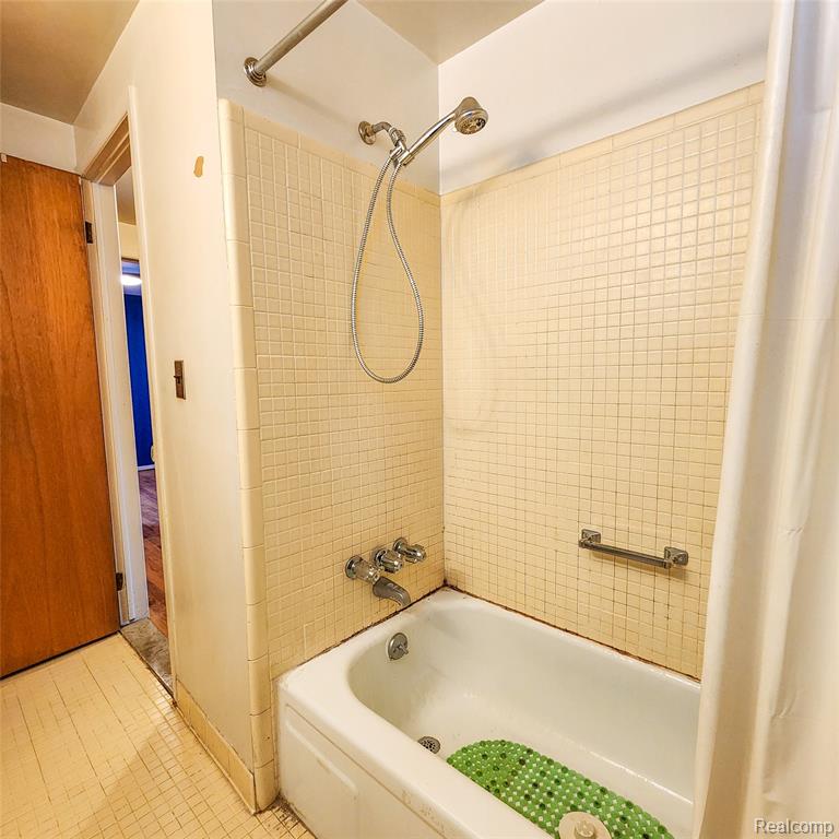 1922 Thornhill Place, Detroit, MI 48207 — Photo 16