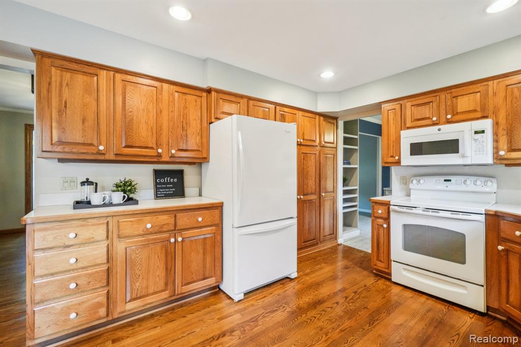 5372 Fieldcrest Drive, Shelby Twp, MI 48316 — Photo 13