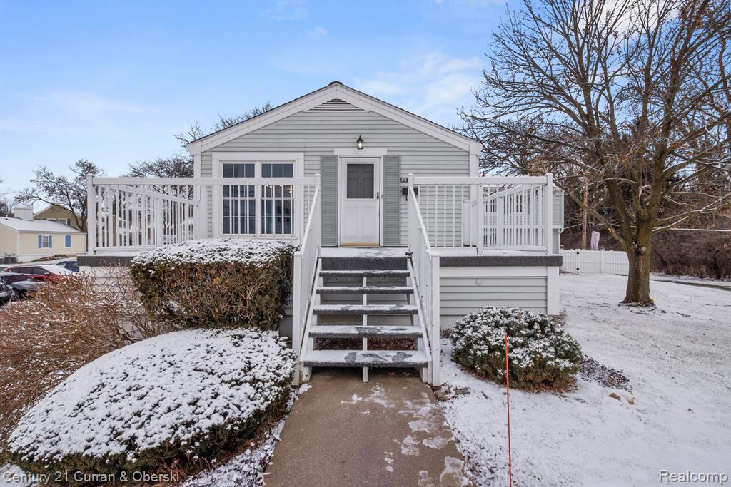 21216 E GLEN HAVEN Circle, 136, Northville, MI 48167 — Photo 2