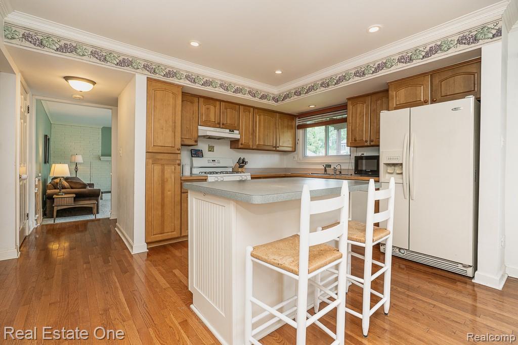 42514 Freeport Drive, Sterling Heights, MI 48313 — Photo 17