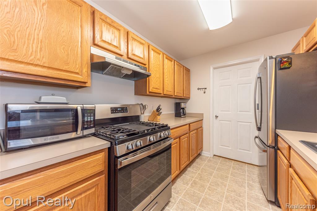 11698 Farmington Road, Livonia, MI, 48150