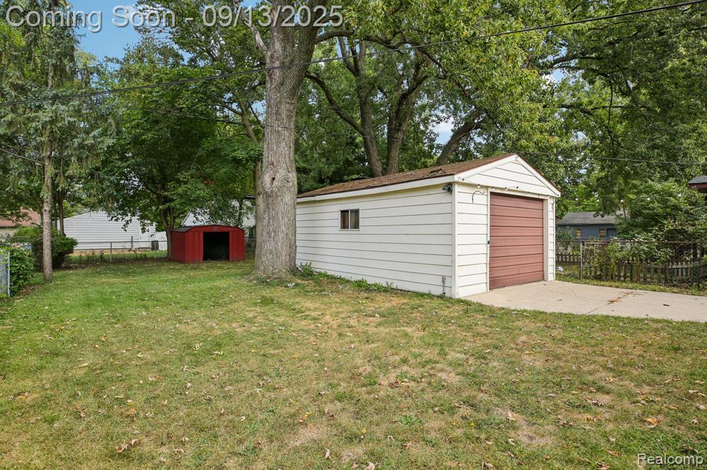 553 E Annabelle Avenue, Hazel Park, MI 48030 — Photo 23