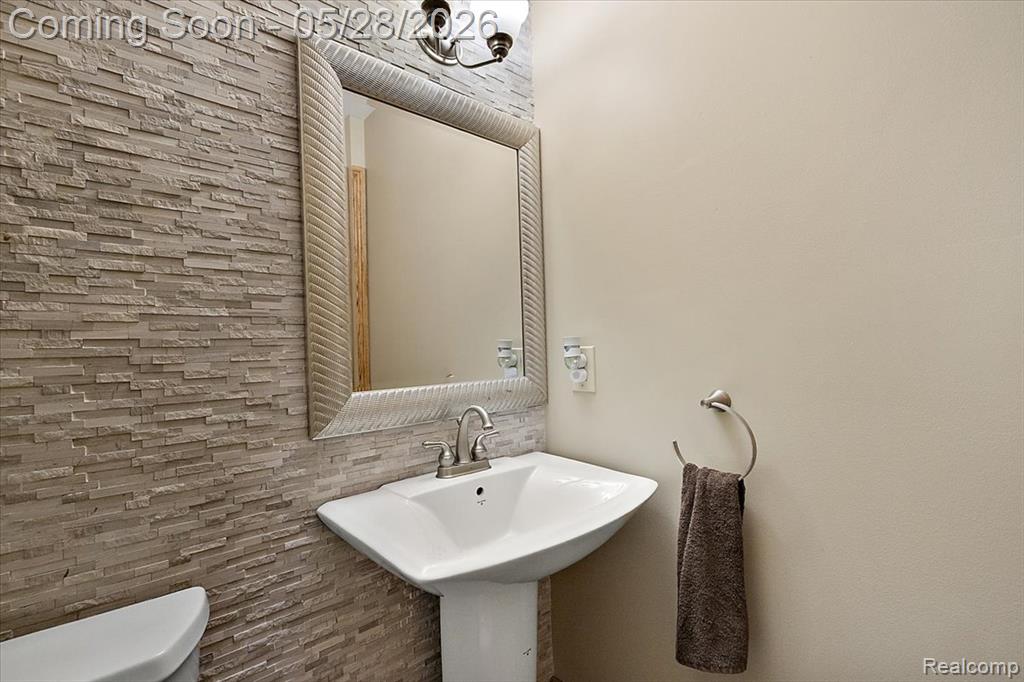 501 Cedarwood Street, Oxford, MI 48371 — Photo 35