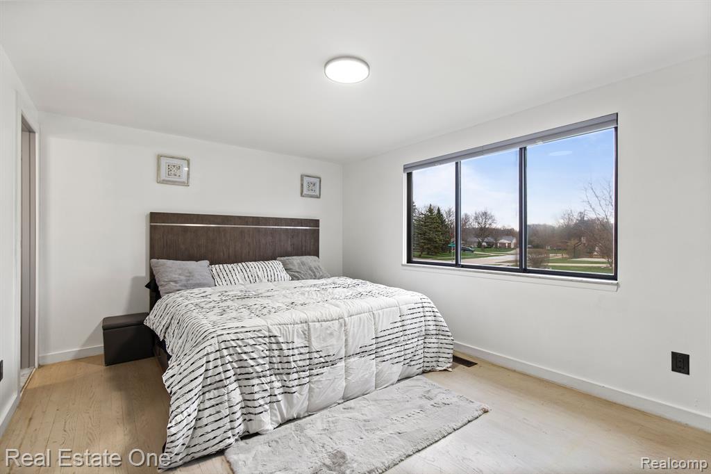5251 WINCHESTER Drive, Troy, MI 48085 — Photo 20