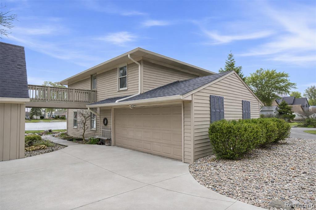 5370 Edgelake Drive, Pinckney, MI 48169 — Photo 36