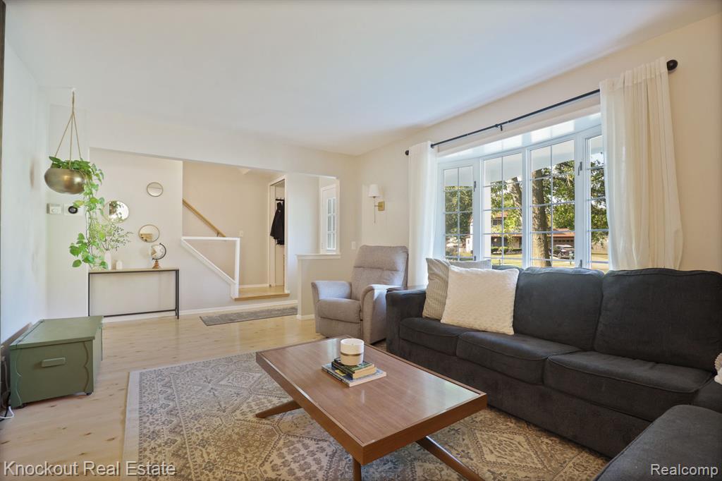 6157 Barker Circle, Waterford, MI 48329 — Photo 12