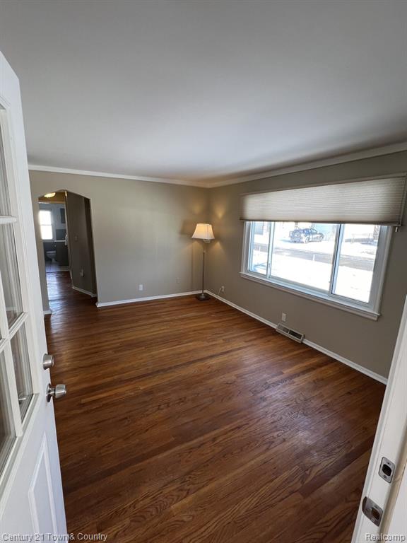 697 E ANNABELLE Avenue, Hazel Park, MI 48030 — Photo 5
