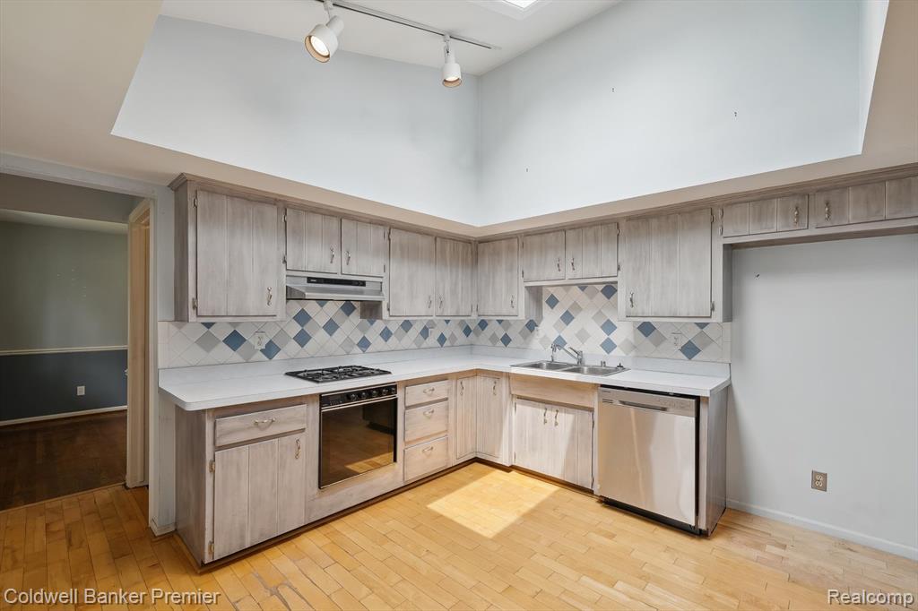 8077 Casa Mia Drive, White Lake, MI — Photo 11