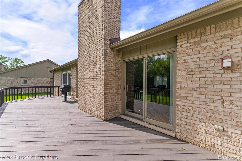 5725 Ridgewood Road, West Bloomfield, MI — Photo 39