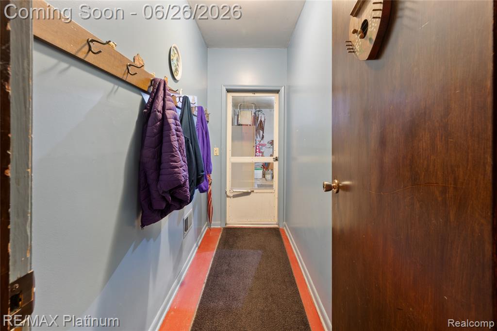 9460 Deer Park Court, Fenton, MI 48430 — Photo 22