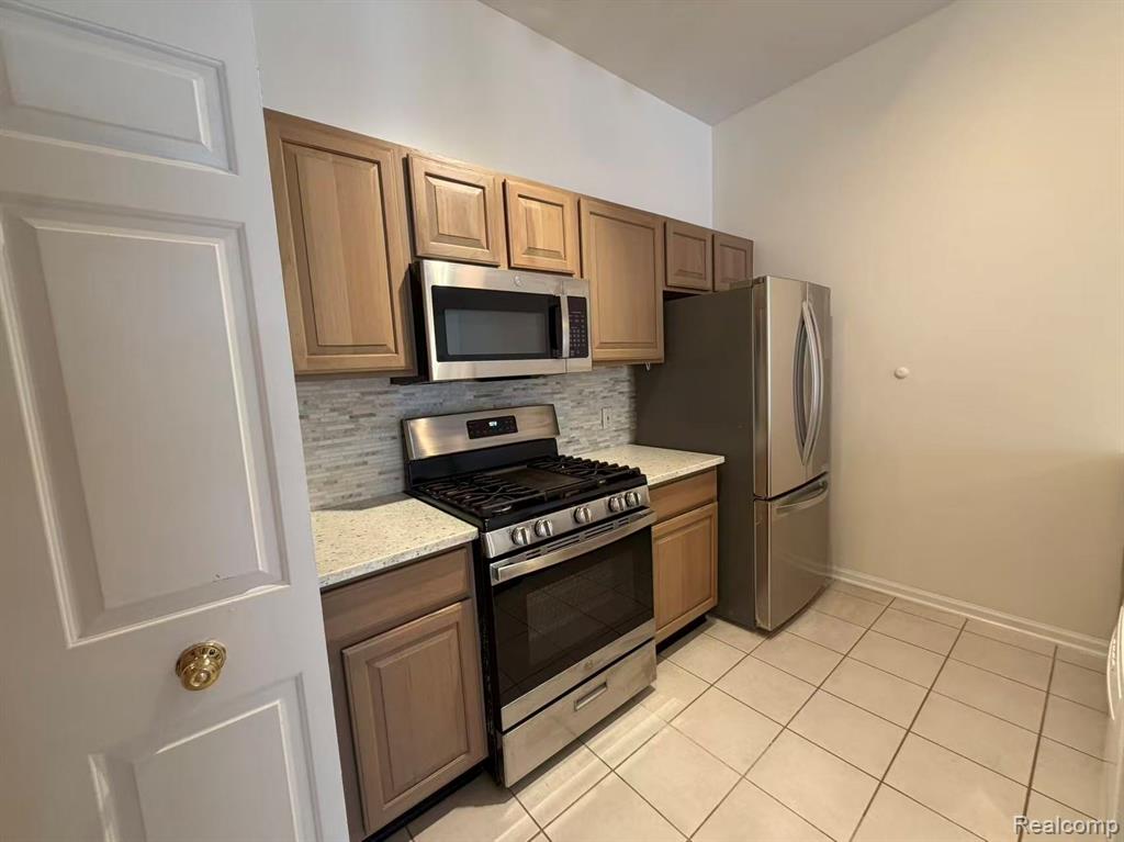 2710 S Knightsbridge Circle - Photo 4