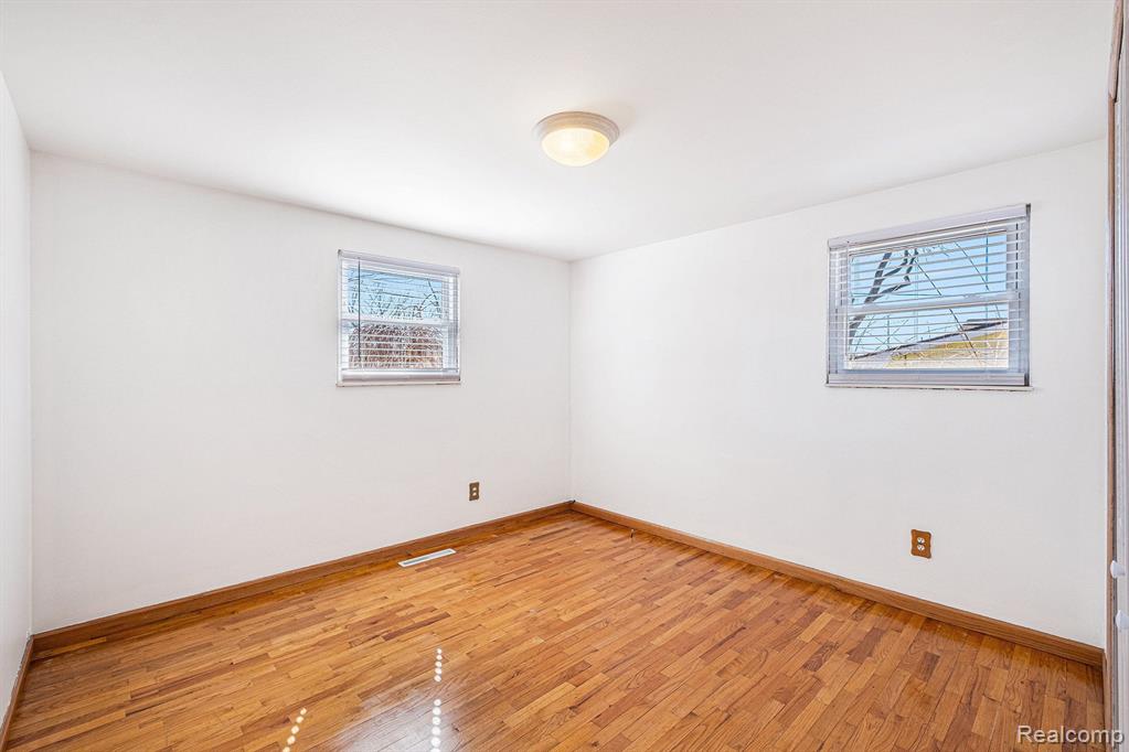 6063 E MAPLE Avenue, Grand Blanc, MI 48439 — Photo 17