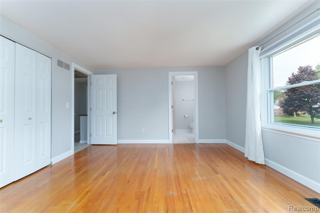 4276 Macqueen Drive, West Bloomfield, MI 48323 — Photo 29