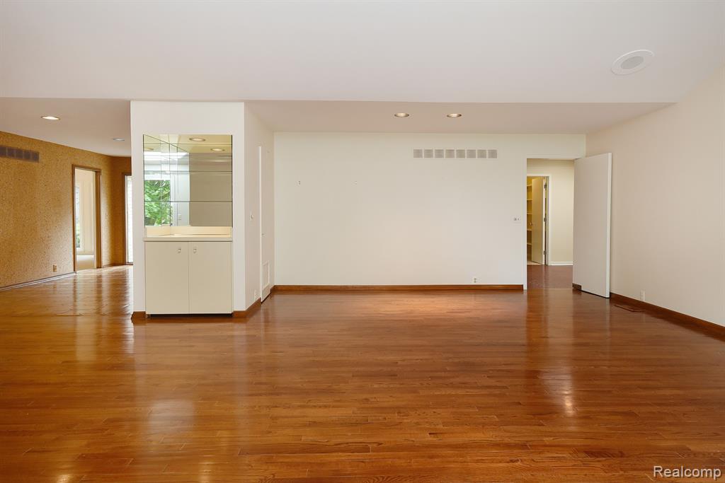 5132 WOODLANDS Lane, Bloomfield Hills, MI 48302 — Photo 8