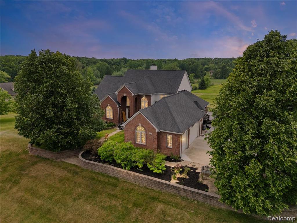 2160 W Buell Rd, Oakland, MI