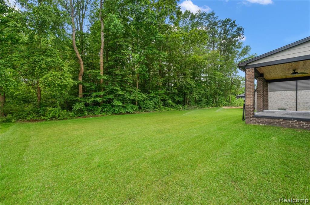 24318 Tullymore Drive, Macomb, MI 48042 — Photo 11