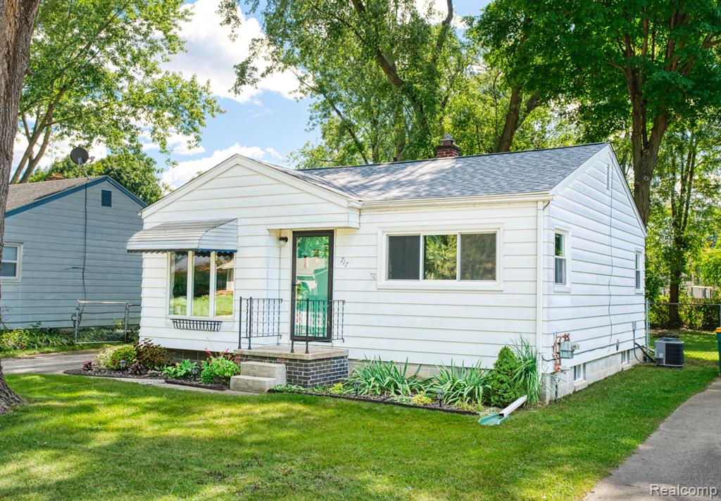717 WHITNEY Street, Brighton, MI 48116 — Photo 21