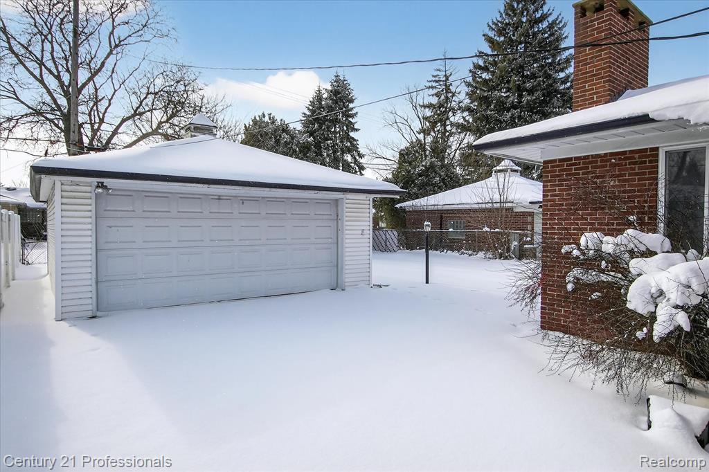 16786 Sprenger Avenue, Eastpointe, MI, 48021