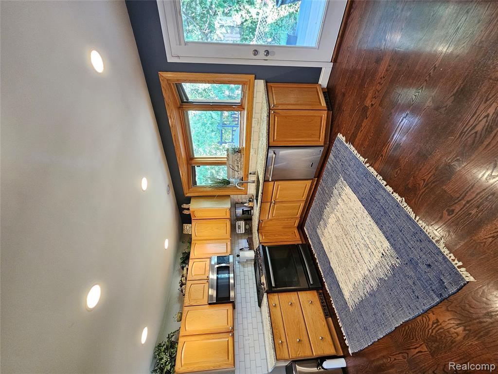 1325 Beach Drive, Orion, MI — Photo 8