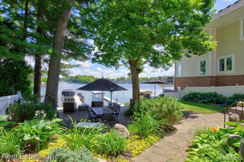 836 Pine Tree Road W, Lake Orion, MI 48362 — Photo 51