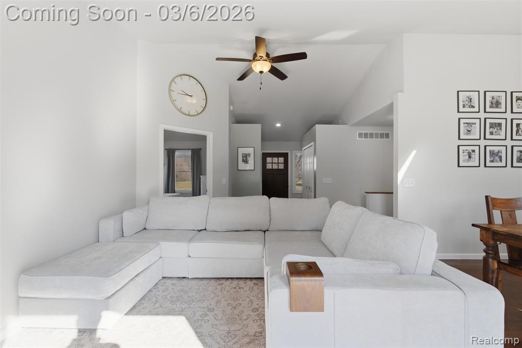 5809 Spears Road, Pinckney, MI 48169 — Photo 9