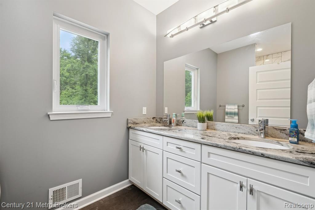 9119 Hegel Road, Goodrich Vlg, MI — Photo 27