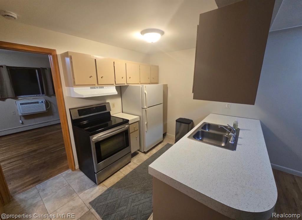 995 N Cass Lake Road, Waterford, MI 48328 — Photo 9