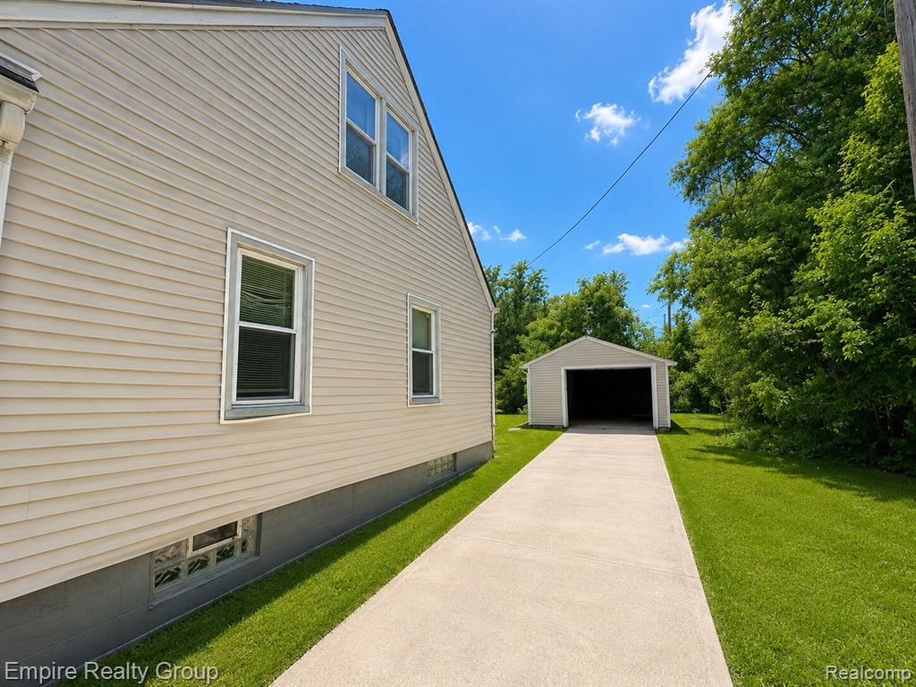 7815 Artesian Street, Detroit, MI 48228 — Photo 17