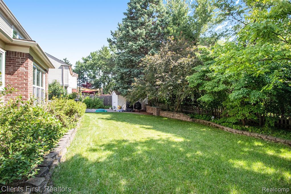 7140 OAKLEAF Court, Canton, MI 48187 — Photo 33