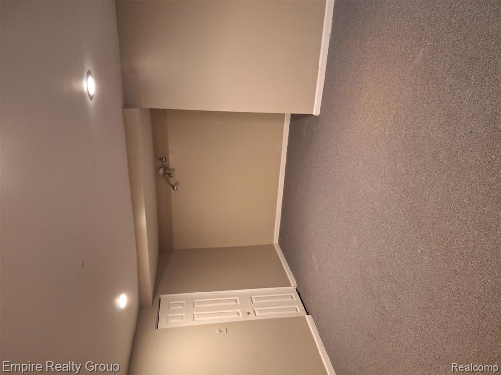 8547 Kinloch Street, Dearborn Heights, MI 48127 — Photo 26