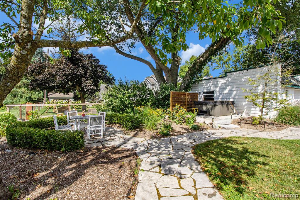 155 N Main Street, Clarkston, MI, 00000