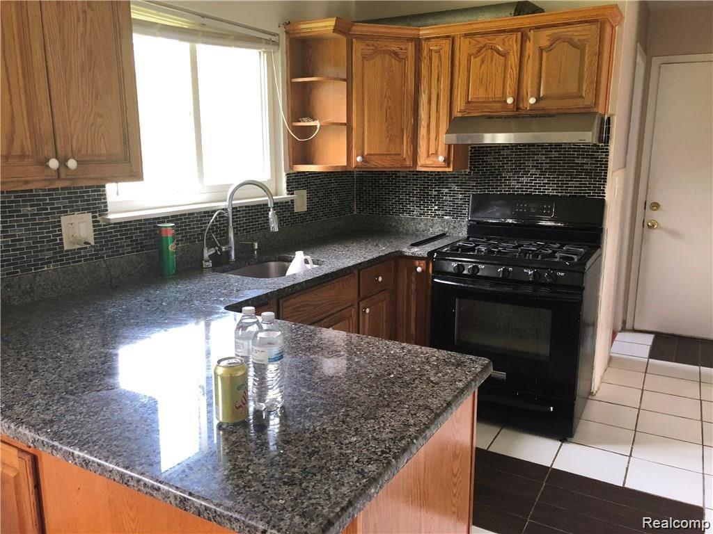 43967 Fredericksburg Street, Canton, MI 48188 — Photo 11
