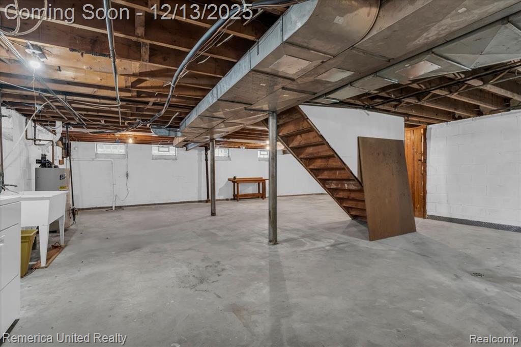 27510 California Drive SE, Lathrup Village, MI 48076 — Photo 24