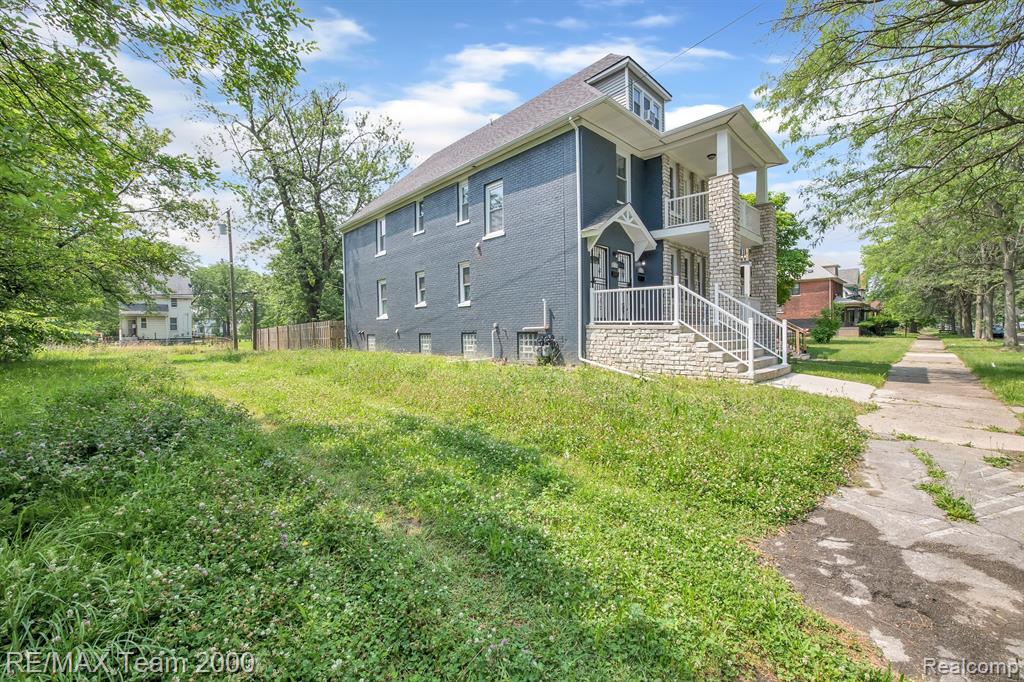 616 ENGLEWOOD Street, Detroit, MI 48202 — Photo 3