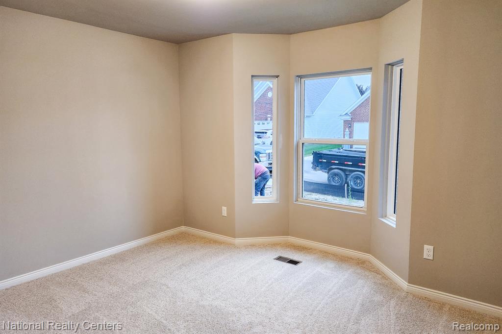 303 Devonshire Drive, 7, Lapeer, MI 48446 — Photo 16