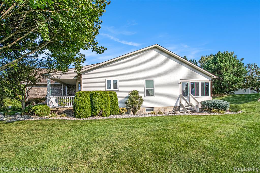 6295 Prince Court, 10, Flushing, MI 48433 — Photo 2