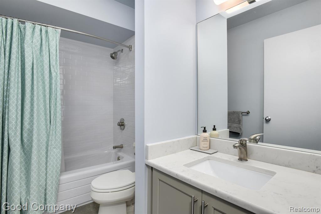 617 ASHLEY Circle, Rochester Hills, MI 48307 — Photo 23