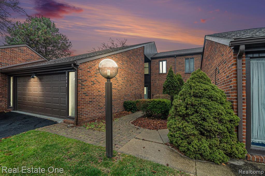 3092 LINDENWOOD Drive, Dearborn, MI 48120 — Photo 2
