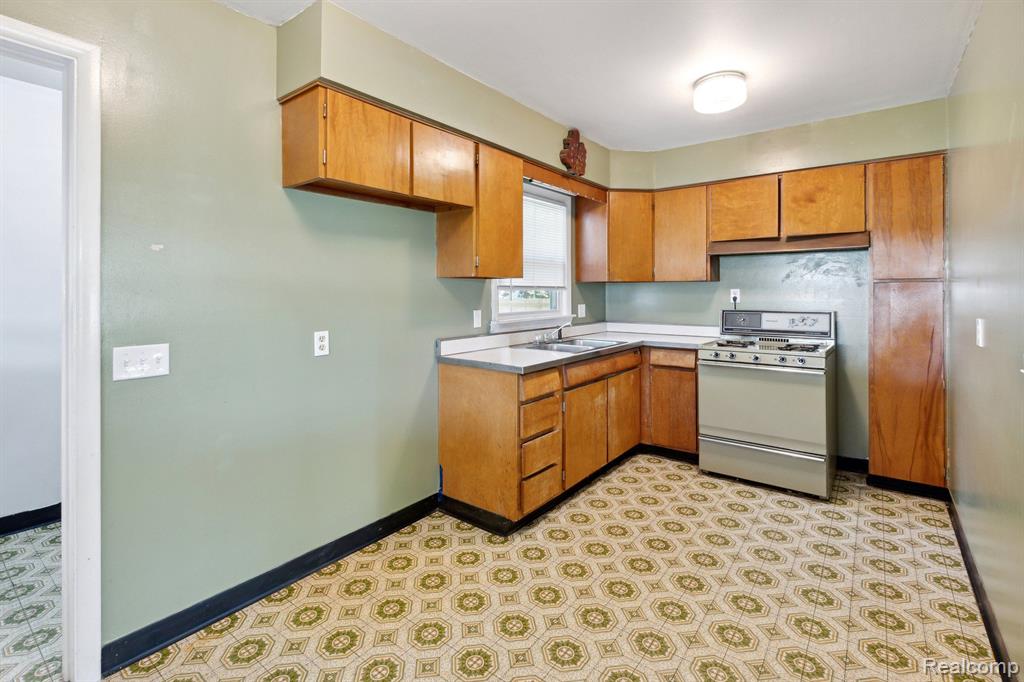 801 JACKSON Street, Eaton Rapids, MI 48827 — Photo 4