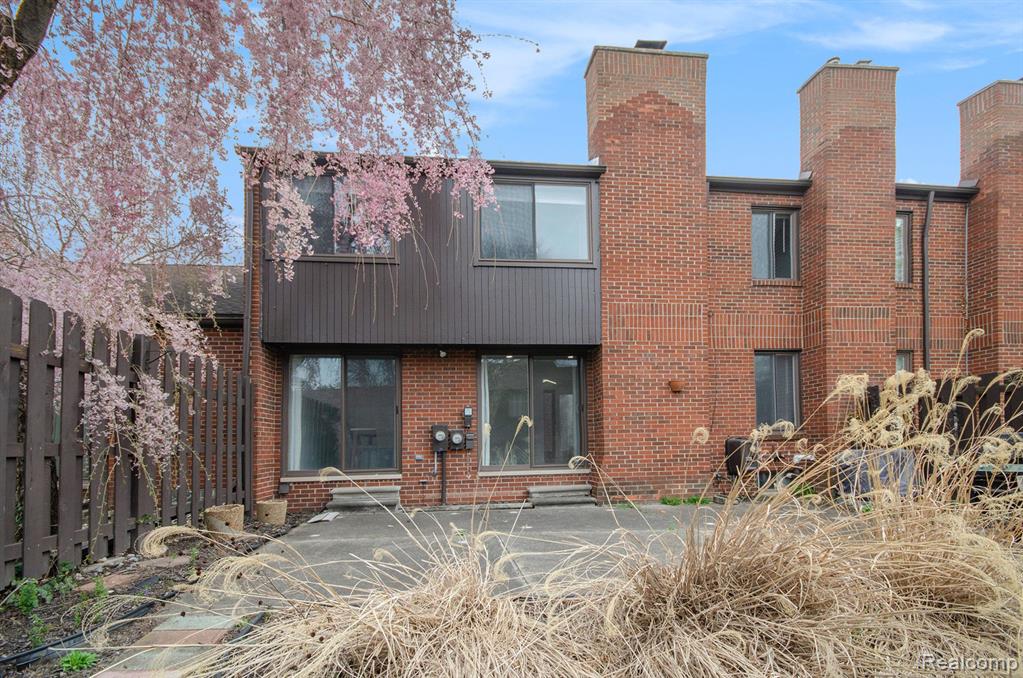 3045 Lindenwood Drive, Dearborn, MI 48120 — Photo 21
