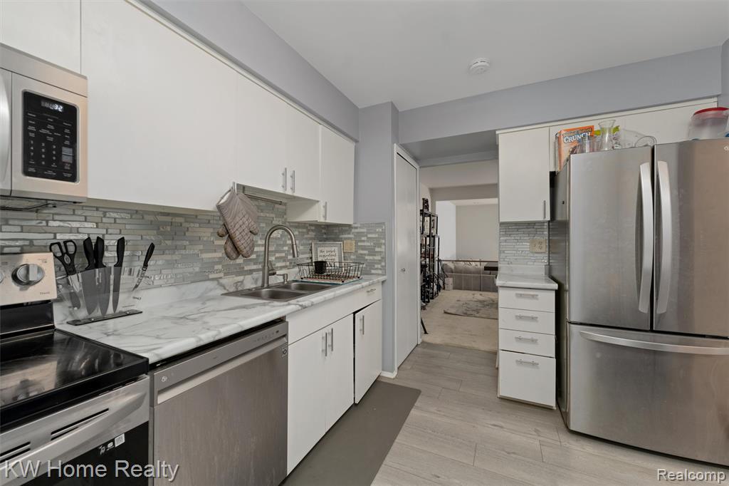7356 Balsam Court, West Bloomfield, MI — Photo 12