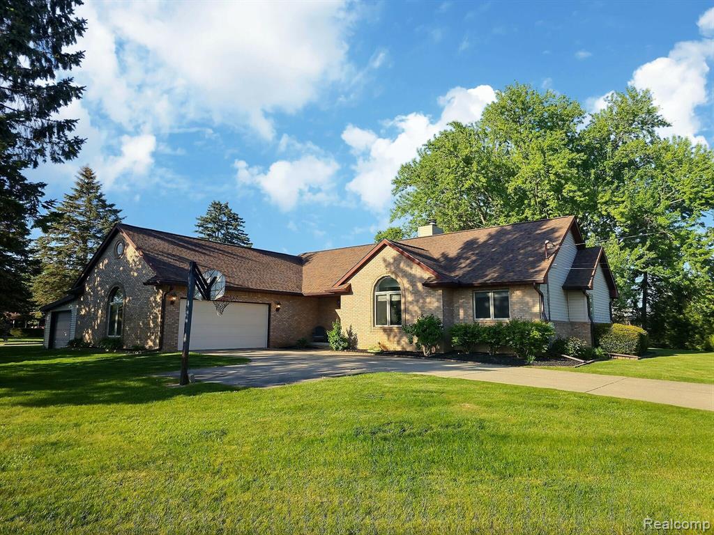 16147 Silvercrest Drive, Fenton, MI 48430 — front exterior