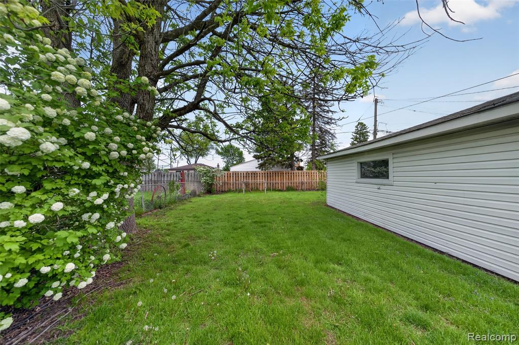 76 W Katherine Avenue, Madison Heights, MI 48071 — Photo 24