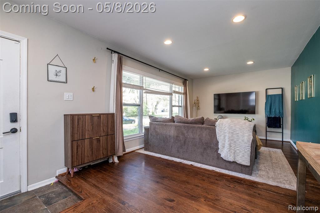 8796 Saratoga Street, Oak Park, MI 48237 — Photo 7