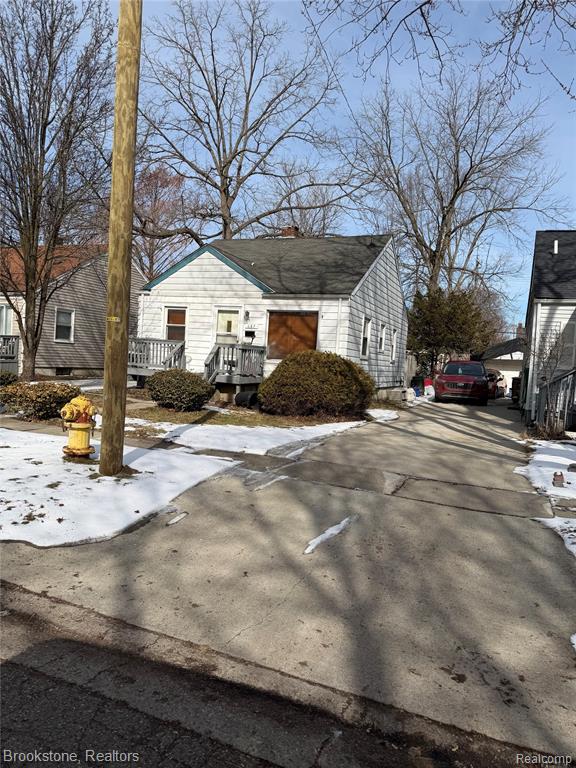 647 E Mansfield Avenue, Pontiac, MI 48340 — front exterior