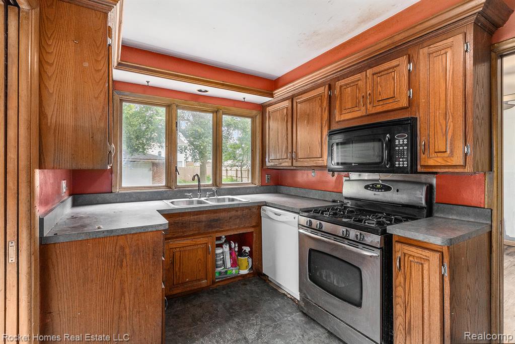 915 Englewood Avenue, Royal Oak, MI 48073 — Photo 9