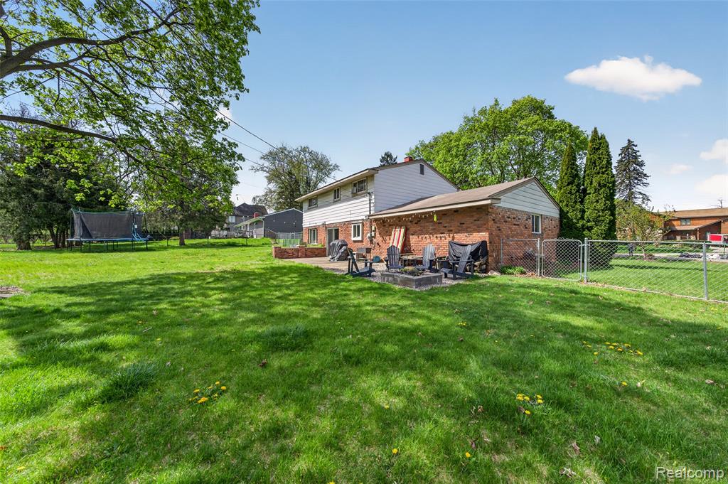 2260 Shankin Drive, Walled Lake, MI 48390 — Photo 21