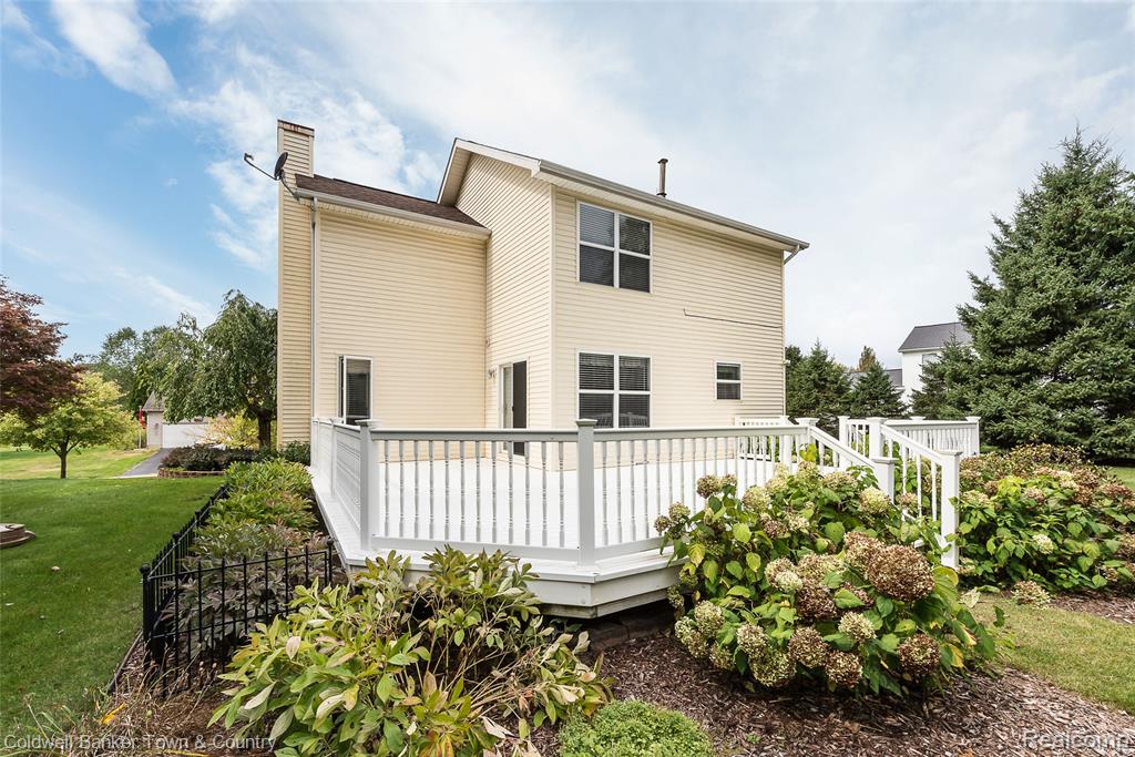 9344 Huron Park Drive, Brighton, MI 48116 — Photo 40