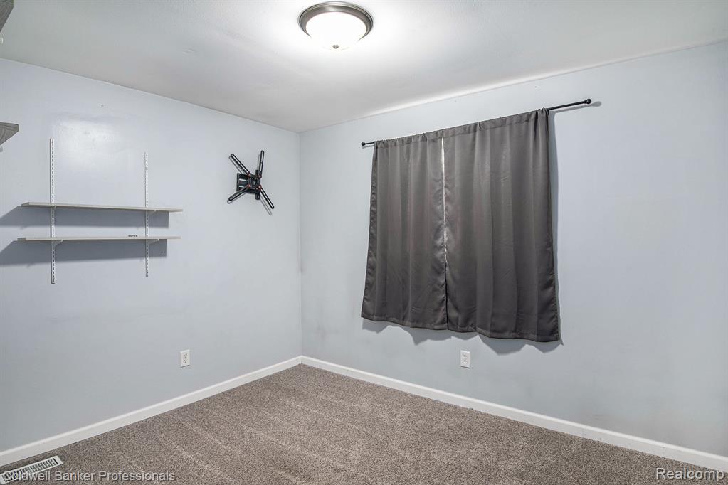 6408 E Court Street S, Burton, MI 48509 — Photo 15