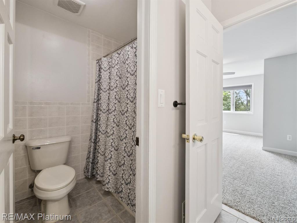 9071 Thornapple Drive, Pinckney, MI 48169 — Photo 42